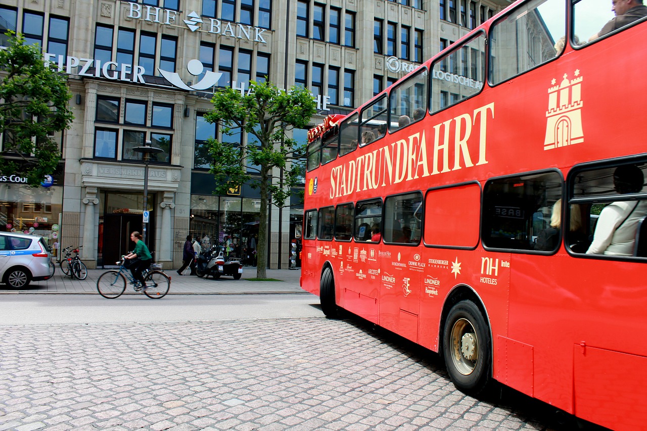 Hamburg red bus